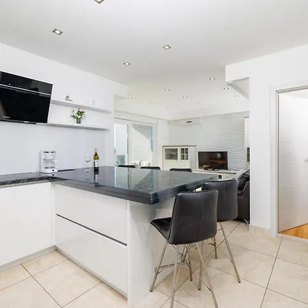 Jana קריקווניצה